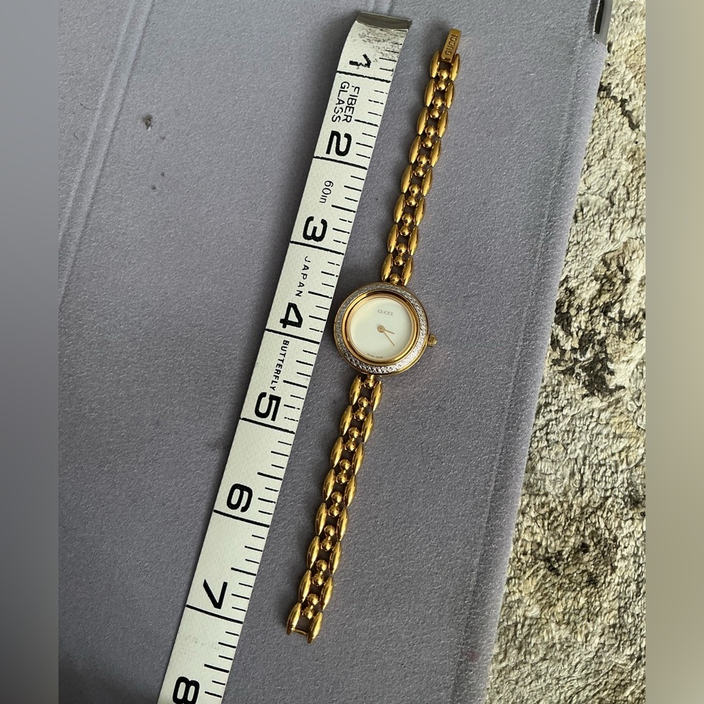 Beautiful DRESSY GUCCI chain bezel watch🔥🔥🔥 - Picture 13 of 16